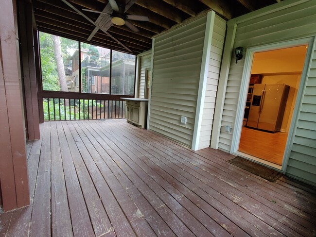 701 Yorkshire Rd NE, Unit Terrace level suite