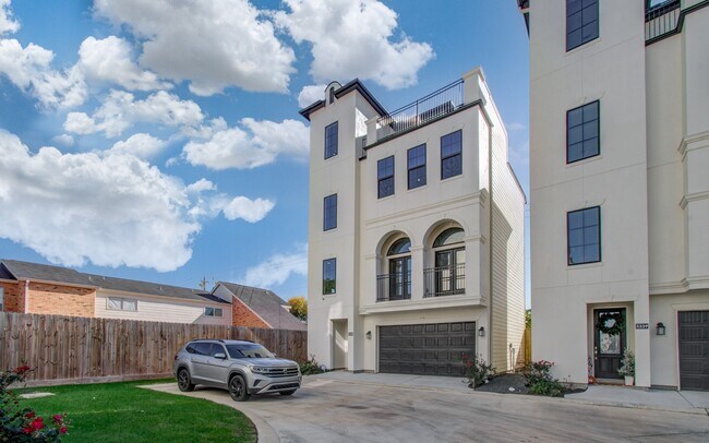 3335 Beverly Frst Dr in Houston, TX - Building Photo - Building Photo