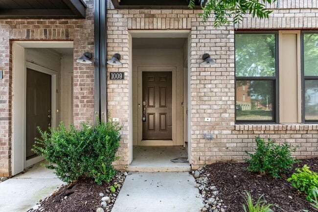 property at 1009 N Lombardy St