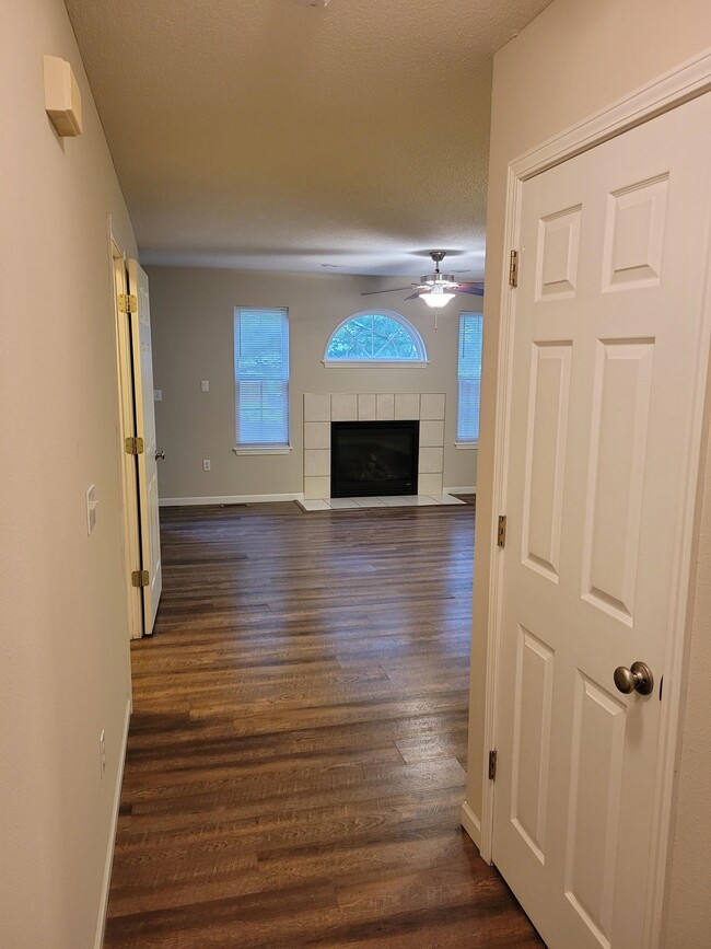 428 Orchard View Ct in Glen Carbon, IL - Building Photo - Building Photo