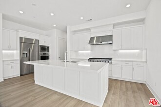 147 Sawbuck in Irvine, CA - Foto de edificio - Building Photo