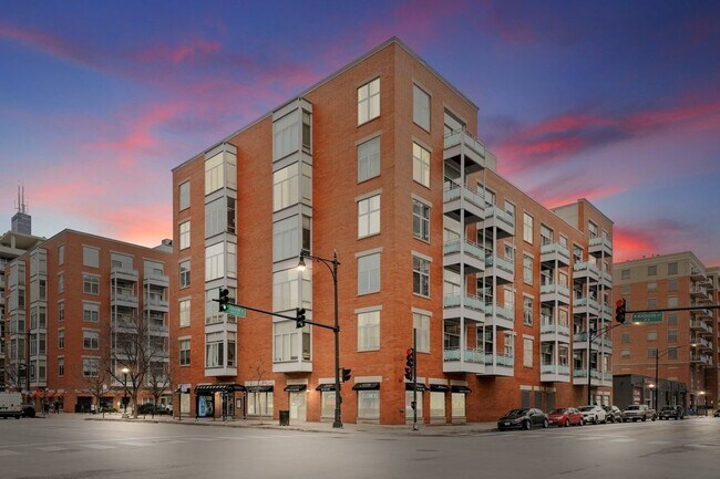 property at 949 W Madison St