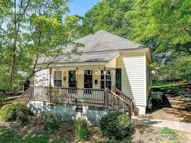 property at 905 Virgie St