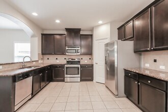 511 Topsail Way in Crosby, TX - Building Photo - Building Photo