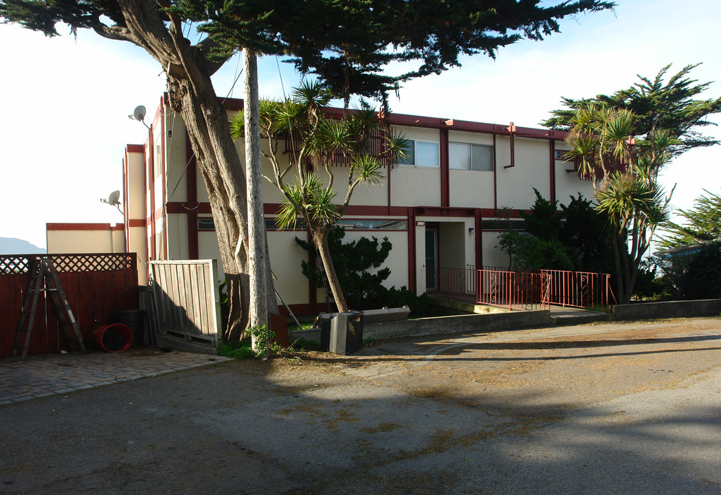 122 Hilton Ln in Pacifica, CA - Building Photo