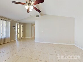 514 Calhoun Ave in Seffner, FL - Foto de edificio - Building Photo