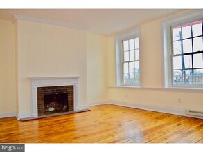 510 S Front St in Philadelphia, PA - Building Photo - Building Photo