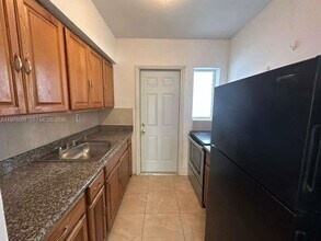 8321 Crespi Blvd in Miami, FL - Foto de edificio - Building Photo