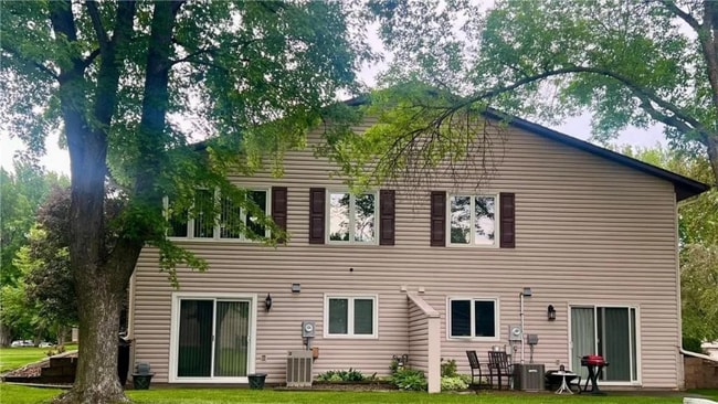 9486 Kingsview Ln N in Maple Grove, MN - Building Photo - Building Photo