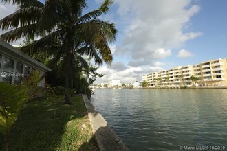 7905 Crespi Blvd-Unit -STUDIO in Miami Beach, FL - Building Photo - Building Photo
