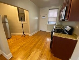 1318 W Waveland Ave, Unit 1 in Chicago, IL - Building Photo