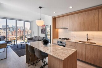 369 W Grand Ave in Chicago, IL - Building Photo - Building Photo