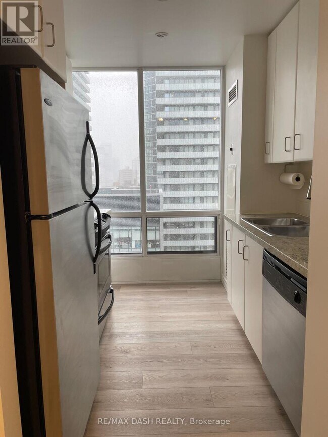 85 Bloor St E in Toronto, ON - Building Photo - Building Photo