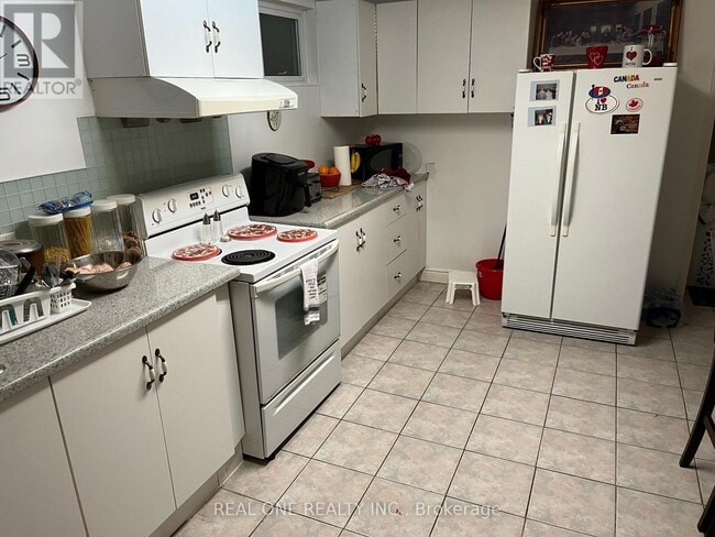 3622 Molly Ave in Mississauga, ON - Building Photo - Building Photo