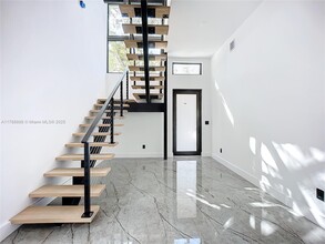 3096 NW 27th St in Miami, FL - Foto de edificio - Building Photo