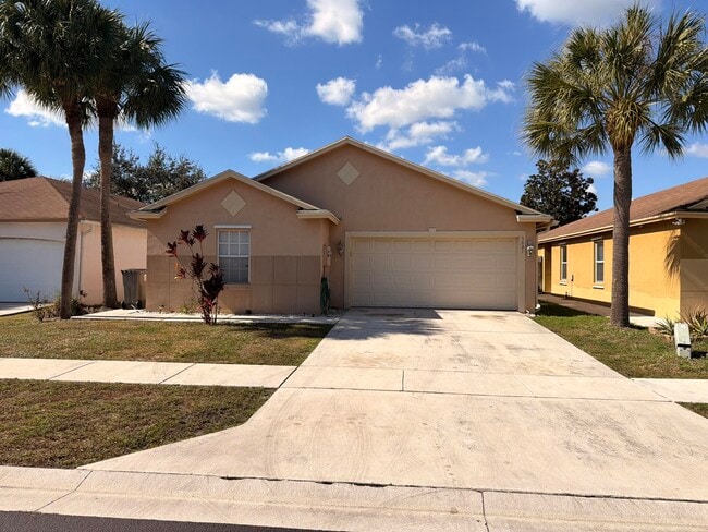 5621 Azalea Cir in West Palm Beach, FL - Building Photo - Building Photo