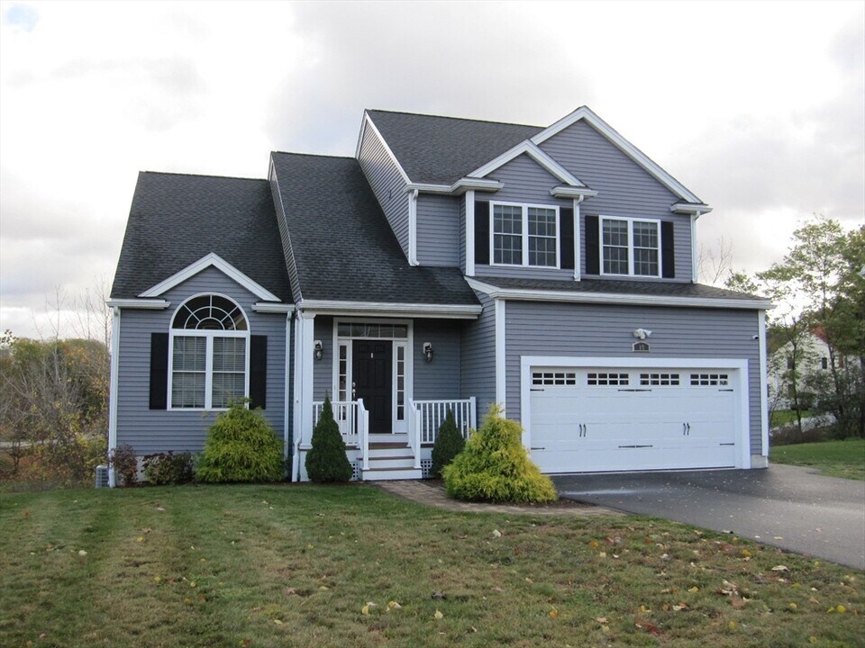 15 Hialeah Ln in Framingham, MA - Building Photo