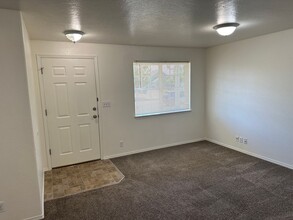 4106 Virginia Ave in Springfield, OR - Foto de edificio - Building Photo