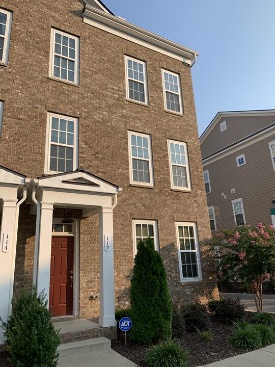 112 Burkitt Commons Ave in Nolensville, TN - Foto de edificio