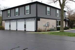 430 W Inverrary Ln in Deerfield, IL - Building Photo