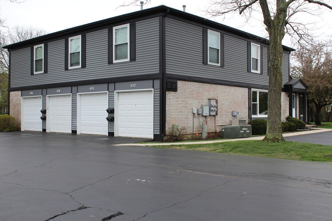 430 W Inverrary Ln in Deerfield, IL - Building Photo