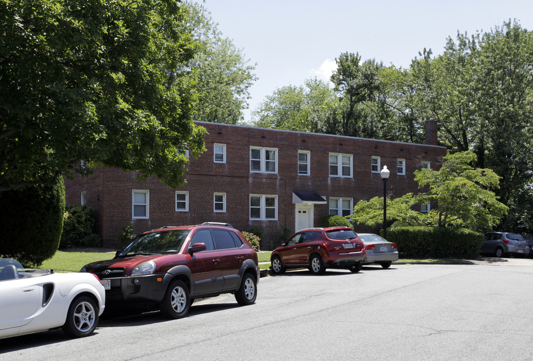 Westover Hills Apartments in Arlington, VA - Building Photo