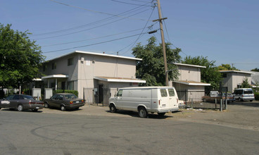 Townhouse Gardens in Sacramento, CA - Foto de edificio - Building Photo