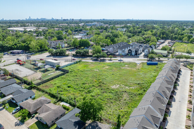 4514 Yale St in Houston, TX - Foto de edificio - Building Photo