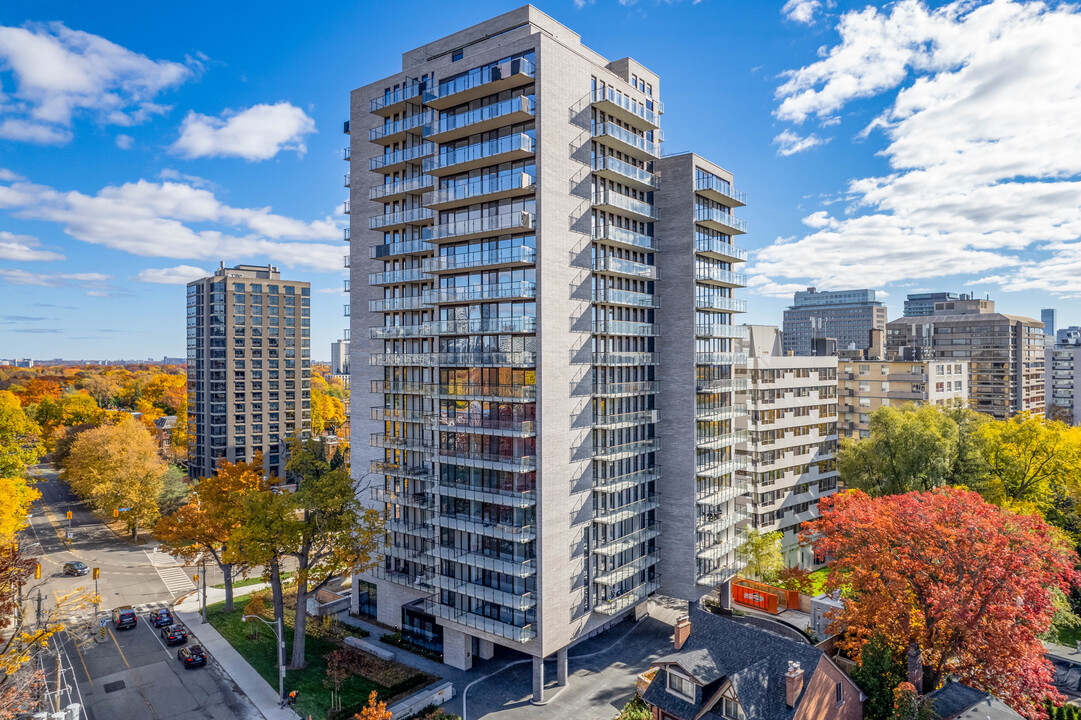 Lonsdale Residence in Toronto, ON - Building Photo