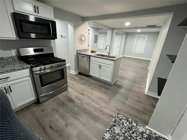 2040 Penelope St NW in Atlanta, GA - Building Photo - Building Photo