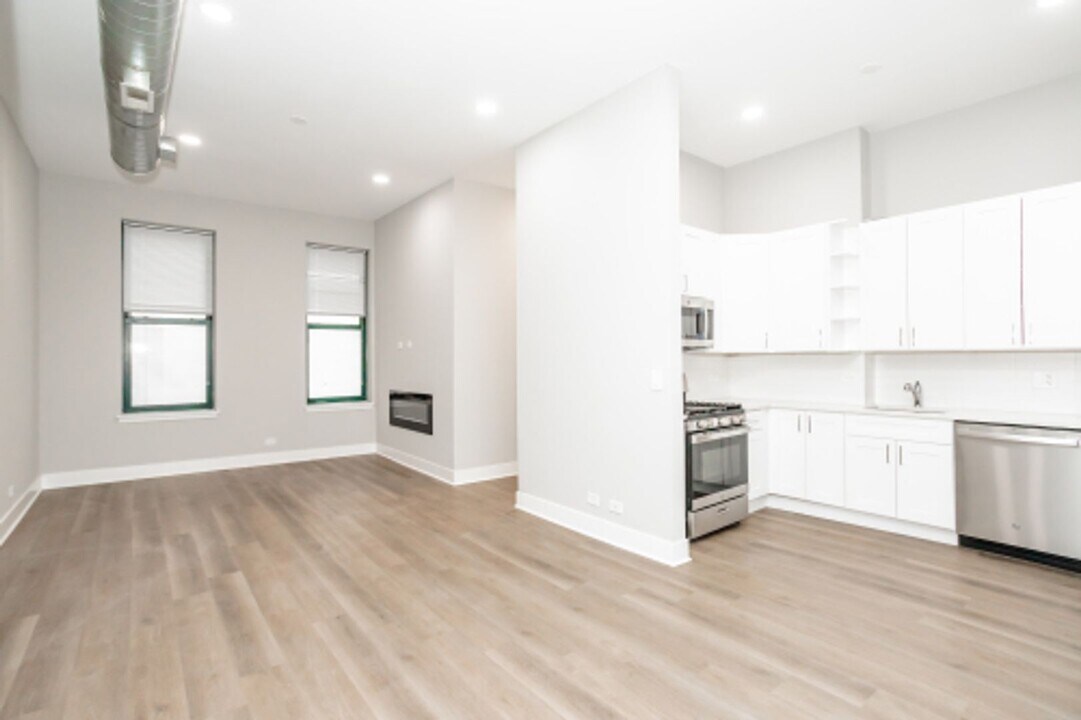 805 N Wabash Ave in Chicago, IL - Building Photo