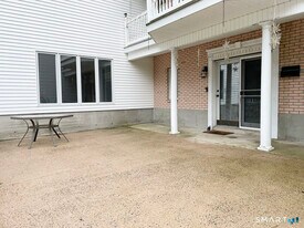 121 S Main St in Plymouth, CT - Building Photo