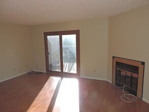 677 Westwinds Dr in Iowa City, IA - Building Photo - Building Photo