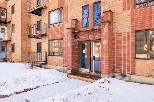 7550 André-Ampère Av in Montréal, QC - Building Photo - Building Photo