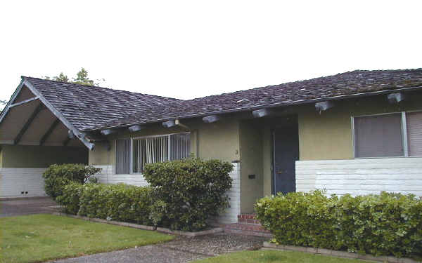 1112 S Hutchins St in Lodi, CA - Building Photo