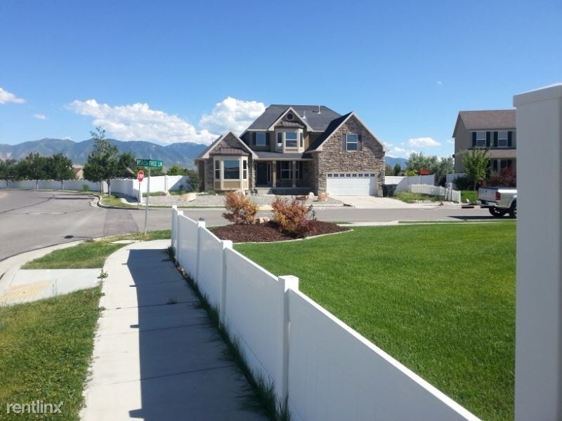 291 Beach Tree Ln in Stansbury Park, UT - Building Photo