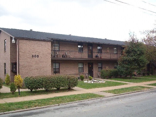 300 Pearl St in Jeffersonville, IN - Foto de edificio - Building Photo