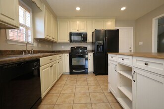 1823 Hazel Dr in Valdosta, GA - Building Photo - Building Photo