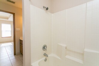 16101 Rolling Meadows Dr in Lindale, TX - Building Photo - Building Photo
