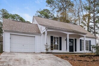 11010 Highridge Ct in Hampton, GA - Foto de edificio - Building Photo