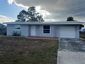 394 Ferris Dr NW in Port Charlotte, FL - Building Photo