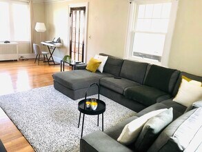2 Raymond St in Lexington, MA - Building Photo - Building Photo
