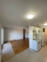 73 Conroy Cres in Guelph, ON - Building Photo - Building Photo