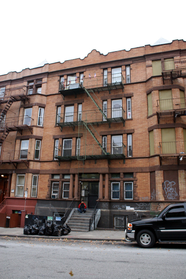 585 E 137th St in Bronx, NY - Building Photo - Building Photo