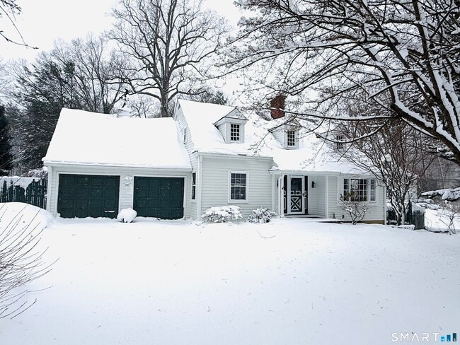 1091 Round Hill Rd in Fairfield, CT - Building Photo - Building Photo