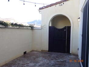 472 Tibbetts St in Santa Paula, CA - Building Photo - Building Photo