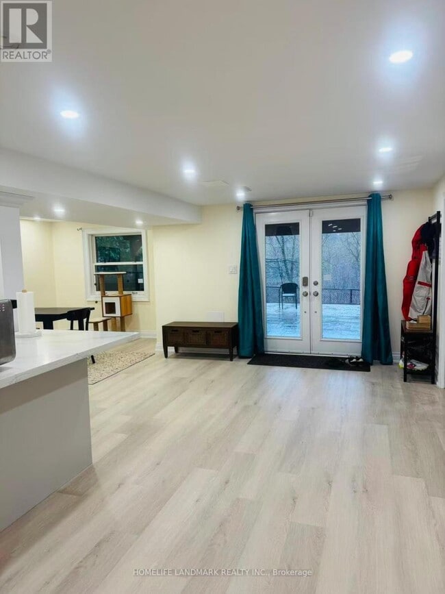 168 Timpson Dr in Aurora, ON - Building Photo - Building Photo