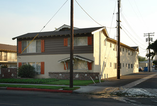 Lemon Breeze Apartments in Anaheim, CA - Building Photo - Building Photo