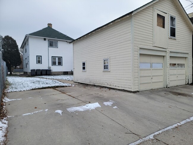 1120 Geele Ave in Sheboygan, WI - Building Photo - Building Photo