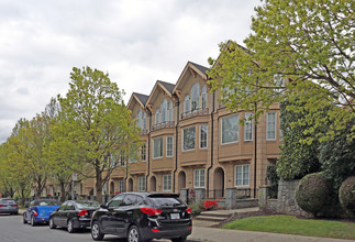 Brownstone in Vancouver, BC - Building Photo - Building Photo